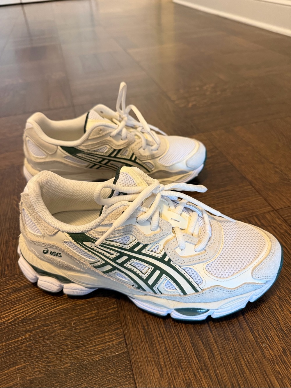 ASICS White Sneakers with Dark Green Stripes Unisex GEL-NYC Sneakers